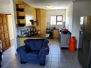 **Exclusive Spacious 2-Bedroom Flat in Prime Gonubie Location**