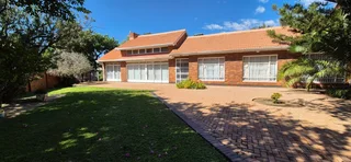 Exceptional Six-Bedroom Family Home with Self-Contained Flat in Sought-After Location**  Nestled ...