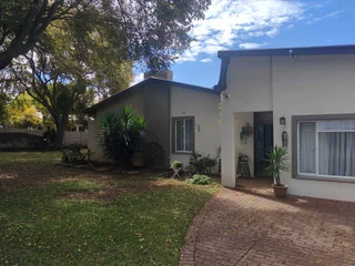BEAUTIFUL DUAL HOMES ON A LARGE STAND FOR A BIG FAMILY