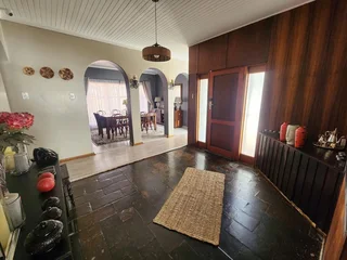 Spacious & Elegant 4-Bedroom Family Home in Hillcrest Location