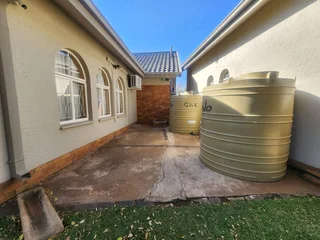 Spacious &amp; Elegant 4-Bedroom Family Home in Hillcrest Location