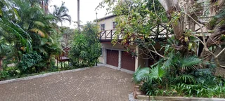 Modern Luxury and Versatile Living: Stunning Double-Story Home with Pool and Guest Suite