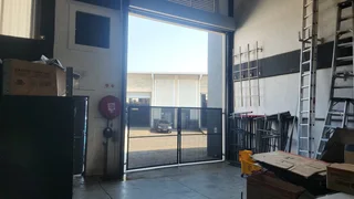 Mini Warehouse Available to Let In Cornubia