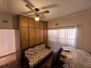 Spacious five bedroom home with flatlet, pool &amp; off-grid features