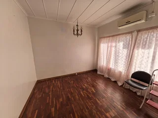 Spacious five bedroom home with flatlet, pool &amp; off-grid features