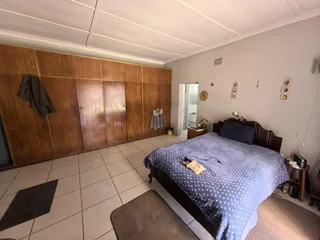 Spacious five bedroom home with flatlet, pool &amp; off-grid features