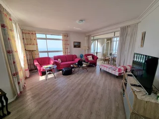 GREAT VIEWS LIVING THE LIFE ON UMHLANGA BEACH FRONT