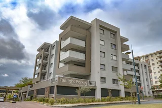 Modern 2 Bedroom Apartment near Gateway Mall!!