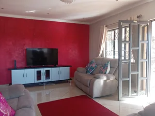 4 BEDROOM MODERN HOUSE