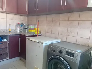 4 BEDROOM MODERN HOUSE