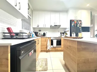 Umhlangas Finest! Spacious Two Bedroom Apartment For Sale