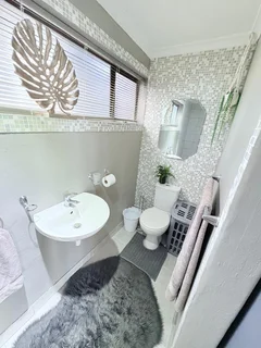 Secure 1-Bedroom And 1-Bathroom Apartment In Justin Road, Broadwood