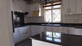 Charming 3-Bedroom Home with Granny Cottage in the Heart of Glenwood