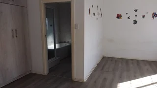 Charming 3-Bedroom Home with Granny Cottage in the Heart of Glenwood