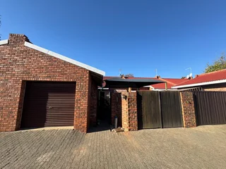 Two bedroom Townhouse in Memorial Road Area