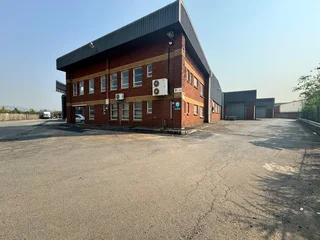 Affordable 900sqm Industrial Warehouse to Let