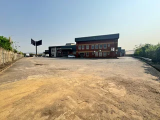 Affordable 900sqm Industrial Warehouse to Let