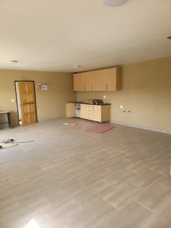 Secure 1-Bedroom Apartment In Columbine Avenue, Mondeor