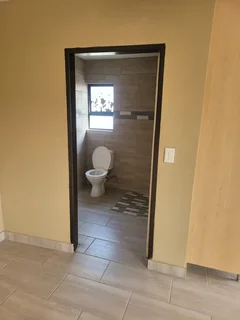 Secure 1-Bedroom Apartment In Columbine Avenue, Mondeor