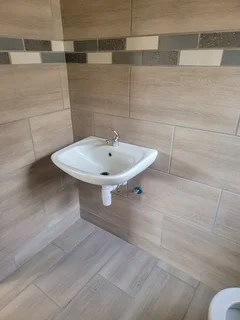 Secure 1-Bedroom Apartment In Columbine Avenue, Mondeor