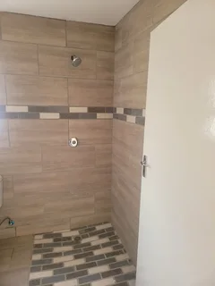 Secure 1-Bedroom Apartment In Columbine Avenue, Mondeor