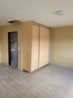 Secure 1-Bedroom Apartment In Columbine Avenue, Mondeor