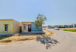 Charming Corner Home in Greenville Garden City, Fisantekraal