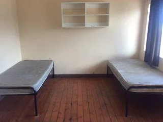 SINGLE ROOMS OR BEDS IN SHARED ROOMS FOR PROFESSIONAL INDIVIDUALS OR CONTRACTOR STAFF.