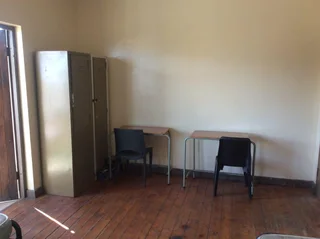 SINGLE ROOMS OR BEDS IN SHARED ROOMS FOR PROFESSIONAL INDIVIDUALS OR CONTRACTOR STAFF.