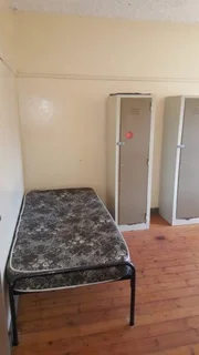 SINGLE ROOMS OR BEDS IN SHARED ROOMS FOR PROFESSIONAL INDIVIDUALS OR CONTRACTOR STAFF.