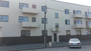 SINGLE ROOMS OR BEDS IN SHARED ROOMS FOR PROFESSIONAL INDIVIDUALS OR CONTRACTOR STAFF.