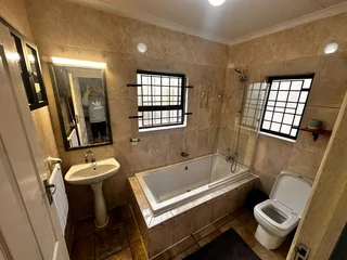 RENOVATED TWO BEDROOM FLATLET IN MANOR GARDENS