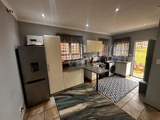 RENOVATED TWO BEDROOM FLATLET IN MANOR GARDENS