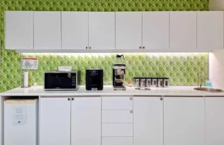 Find office space in HQ Nelspruit for 5 persons with everything taken care of