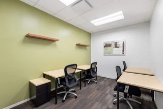 All-inclusive access to professional office space for 4 persons in Regus Central.