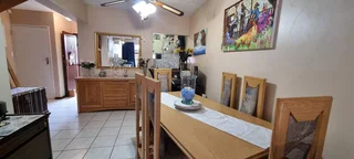 IMMACULATE TOWNHOUSE - NEAT AS A PIN