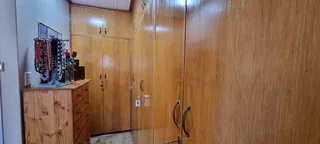 IMMACULATE TOWNHOUSE - NEAT AS A PIN