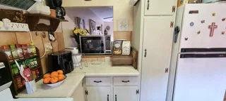 IMMACULATE TOWNHOUSE - NEAT AS A PIN