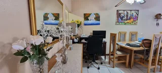 IMMACULATE TOWNHOUSE - NEAT AS A PIN