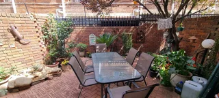 IMMACULATE TOWNHOUSE - NEAT AS A PIN