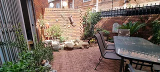 IMMACULATE TOWNHOUSE - NEAT AS A PIN