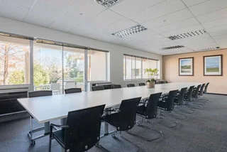 Open plan office space for 10 persons in Regus Woodmead Country Club Estate