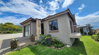 Townhouse For Sale in Seemeeu Park, Mossel Bay