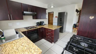Townhouse For Sale in Seemeeu Park, Mossel Bay