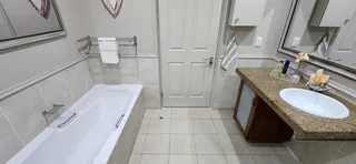 Apartment For Sale in Pinnacle Point Golf Estate, Mossel Bay