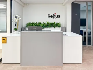All-inclusive access to professional office space for 15 persons in Regus Waterside