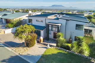 Unrivalled Luxury with Breathtaking Views in Baronetcy Estate