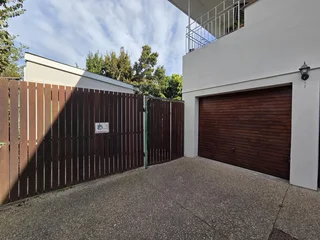 Open plan kitchen/bedroom garden cottage for rent in Boston