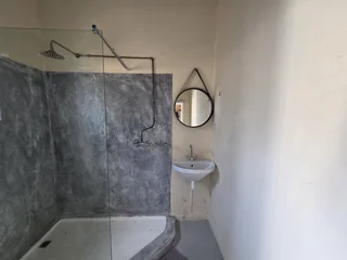 Open plan kitchen/bedroom garden cottage for rent in Boston