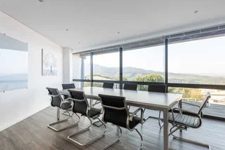 All-inclusive access to professional office space for 4 persons in Regus Victoria Country Club.